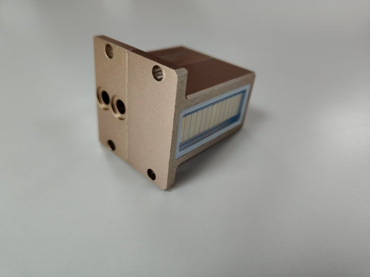 American Coherent Chip Real Factory Diode Laser High - Accuracy Custom 808nm 755nm 1064nm 1600W 16bars New Hair Removal Handle ODM